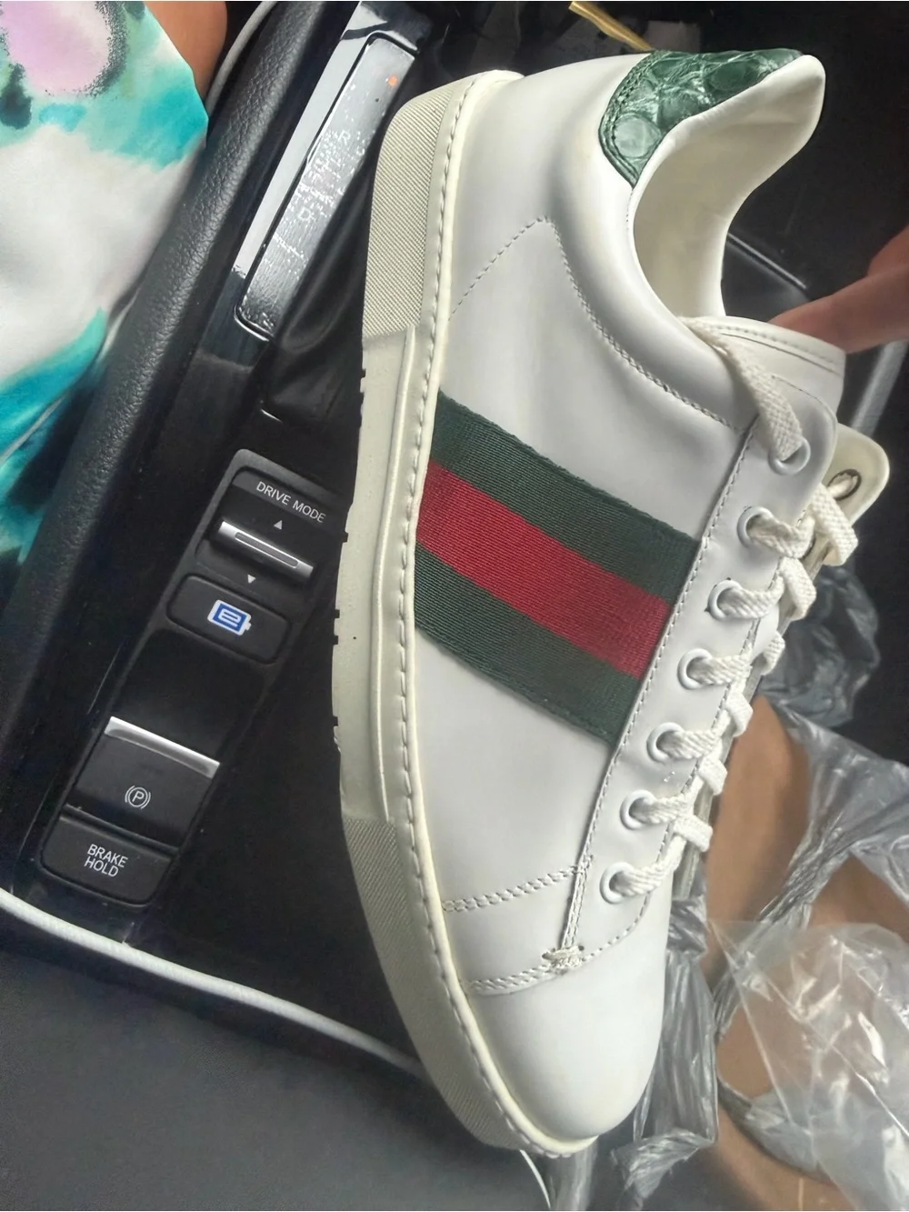 Gucci White Leather Low-Top Sneaker with Green and Red Web